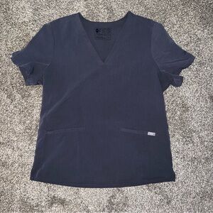 FIGS Casma 3-pocket top